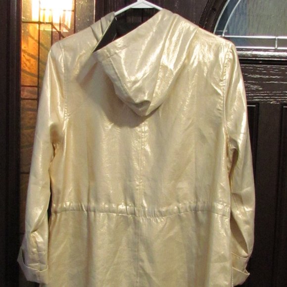 Chico's Zenergy Lightweight Gold Shine Anorak Polyester Jacket sz 1 = Med/8 NWT - Picture 9 of 10